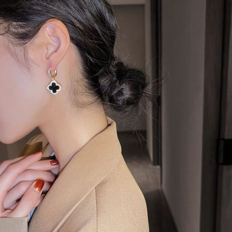 Four-Leaf Clover Earrings For Women High-End Classic Small Fragrance Earrings Copper Gold-Plated Light Sparkling Diamond Zircon Earrings